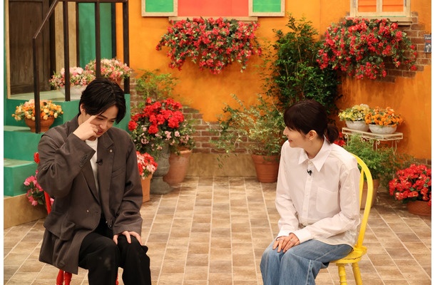 左から）菊池風磨、長澤まさみ（C）フジテレビ