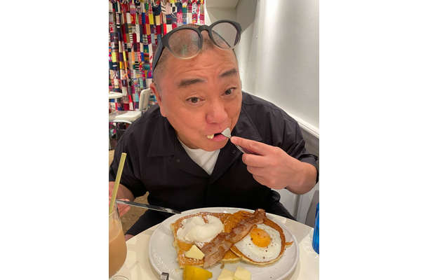 山本圭壱、妊娠中の妻・西野未姫とパンケーキデート報告