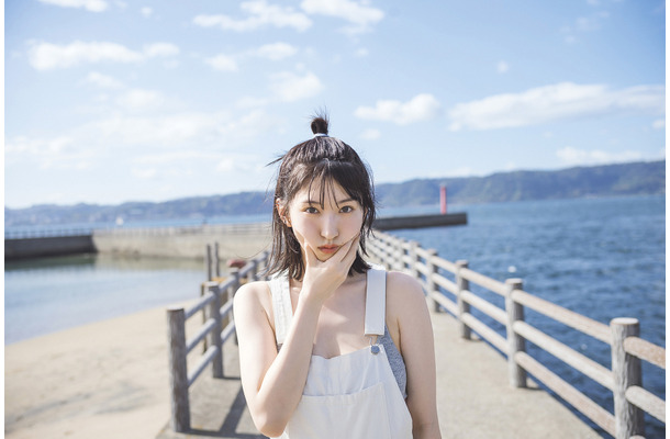 『日比美思1st写真集（タイトル未定）』　(C)藤本和典／玄光社