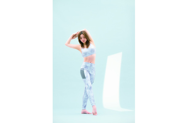 野崎萌香、ファッション誌 『大人百花』（角川春樹事務所）に初登場