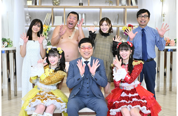 前列左から菅田愛貴（超ときめき♡宣伝部）、山里亮太（南海キャンディーズ）、坂井仁香（超ときめき♡宣伝部）、後列左から田村真子TBSアナウンサー、とにかく明るい安村、西野未姫、おいでやす小田　(C)TBS