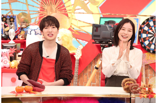 （左から）深澤辰哉（Snow Man）、朝日奈央　(C)フジテレビ