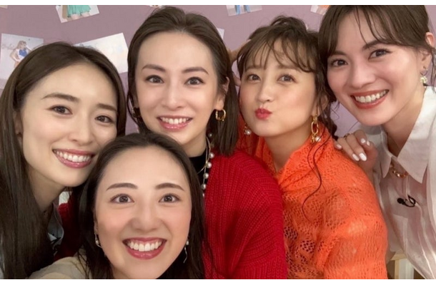 小松彩夏、沢井美優、泉里香、北川景子、安座間美優（写真は小松彩夏の公式ブログから）