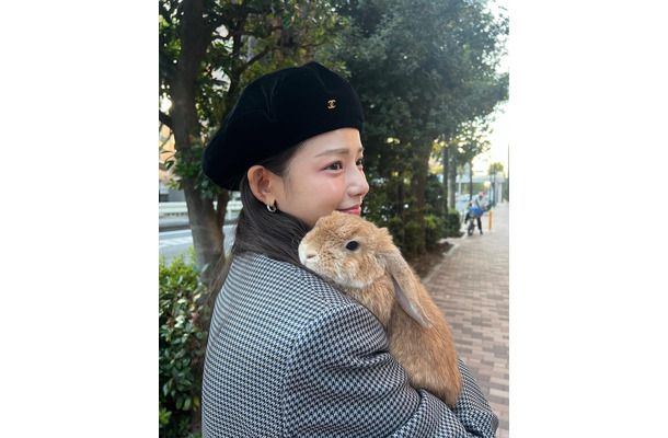 ハ・ヨンスとうさぎのマヨ（写真はハ・ヨンスの公式インスタグラムから）※所属事務所に掲載許諾をもらってます