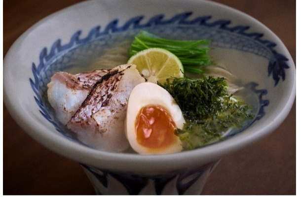 鯛の潮出汁をベースにした京AFURIらーめん