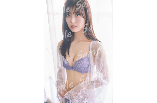 乃木坂46・岩本蓮加 1st写真集「いたずらな風」特典ポストカードの絵柄　撮影／SAKAI DE JUN