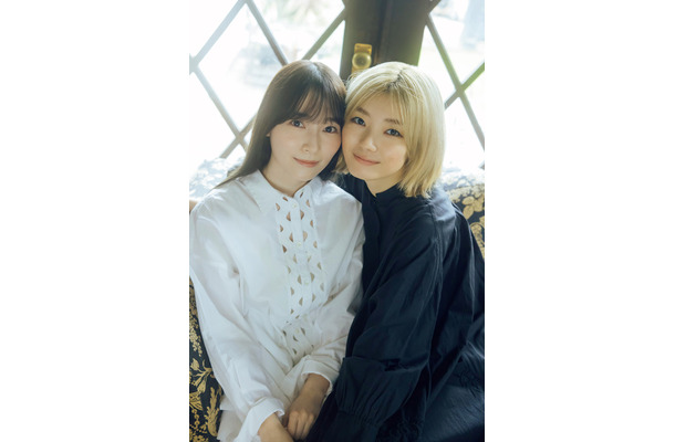 藤吉夏鈴、守屋麗奈（C）光文社／週刊FLASH 写真（C）横山マサト