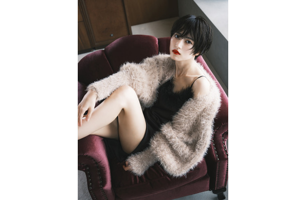 「【若月佑美】YUMI WAKATSUKI 2025CALENDAR」12月13日発売
