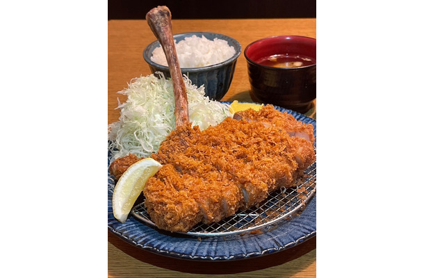 トンカツ ツキウマ 神山町店　限定メニュー「林SPF豚骨付きリブ　トマホークカツ定食」