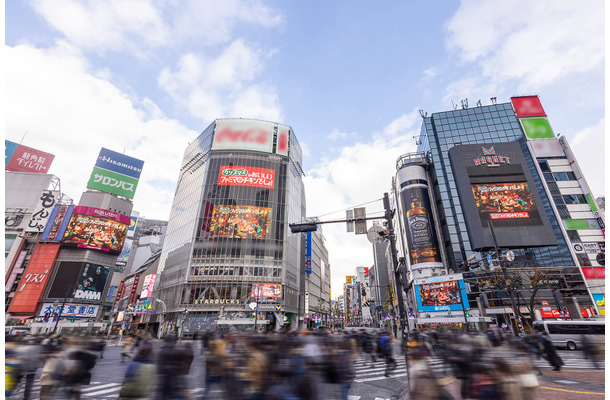 TWICEの新CMが渋谷スクランブル交差点の大型ビジョン4面をジャック