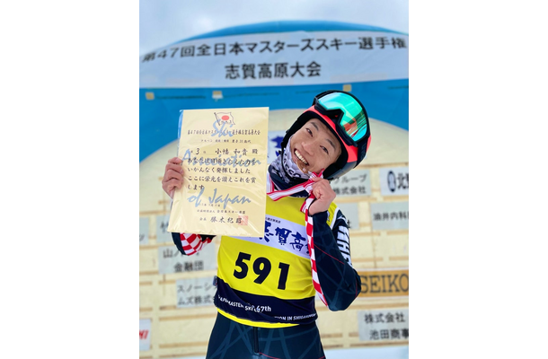 スキー人生初の全国大会出場で銅メダルを手にした時の姿（写真はおばたのお兄さんの公式ブログから）