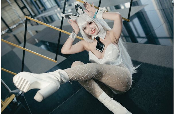 ブラン『勝利の女神：NIKKE』／Chooi Kai Xien（ Instagram：kingangelcosplay_）