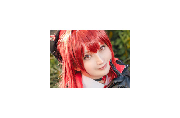 【コスプレ】真っ赤な髪にパンクテイストの黒衣装！カッコ良さとセクシーが絶妙な『NIKKE』ラピ:レッドフードの美女レイヤー【写真9枚】