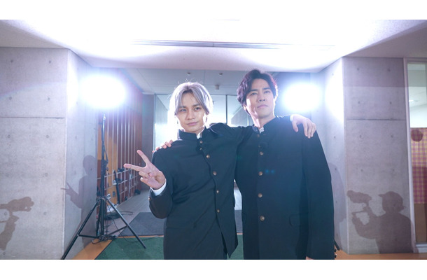 （左から）中島健人、桐谷健太　(C)フジテレビ