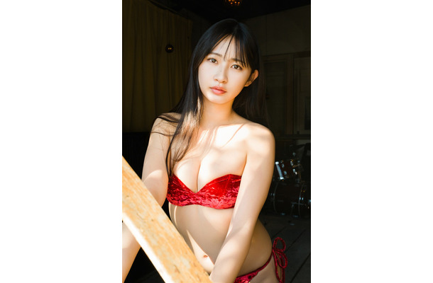 松本日向の最新デジタル限定写真集『麗しのシャルマン』（ワニブックス）　撮影：大藪達也