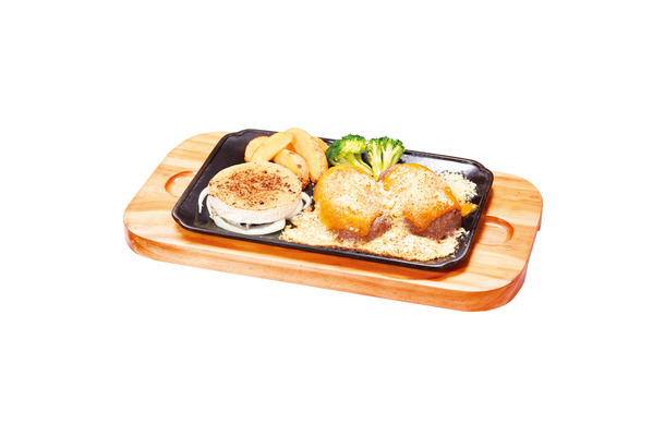 炙りチーズカマンベール大俵ハンバーグ　200g（税込1,925円）