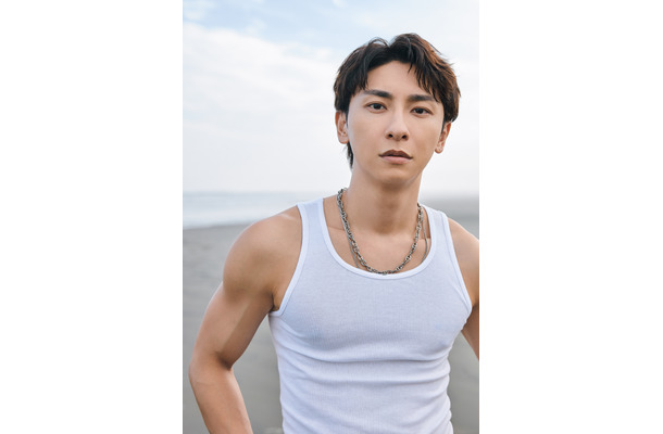 與真司郎の最新フォトエッセイ『人生そんなもん』　撮影／嶌原佑矢（UM）　(C)講談社