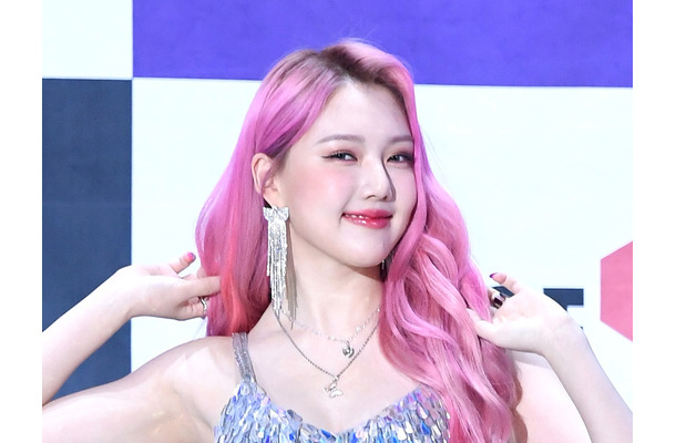 ファンも混乱…K-POP女性アイドルが公開した2SHOTが話題「彼氏絶対可愛いよね？」【PHOTO】