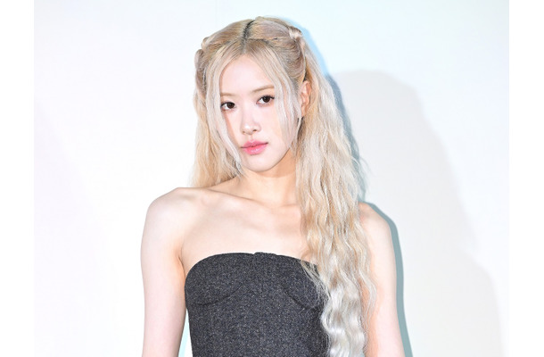 BLACKPINK・ ロゼがスポーティールックに変身！フェミニンな美しさを披露【PHOTO】