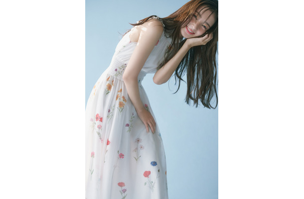 宮本茉由が着こなす、「2025 SUMMER　COLLECTION」