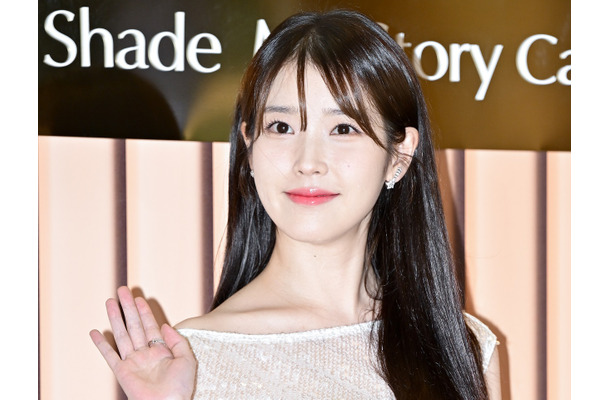 「パク・ボゴムのような愛がないと結婚は…」イ・ジョンソクと公開恋愛中のIUが明かした“持論”