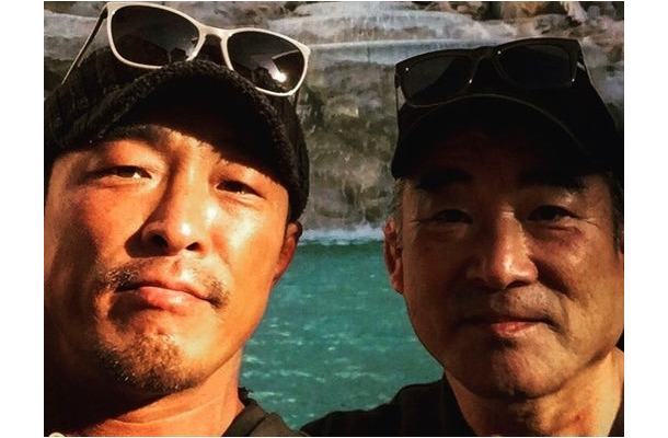 秋山成勲の父チュ・ゲイさんがこの世を去って2年…妻SHIHOも義父との別れに悲しみ