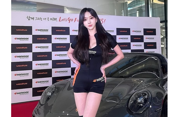 韓国の美しきレーシングモデル、“マネキン級”の長身スタイルに釘付け…「人形かと思った」絶賛続々【PHOTO】