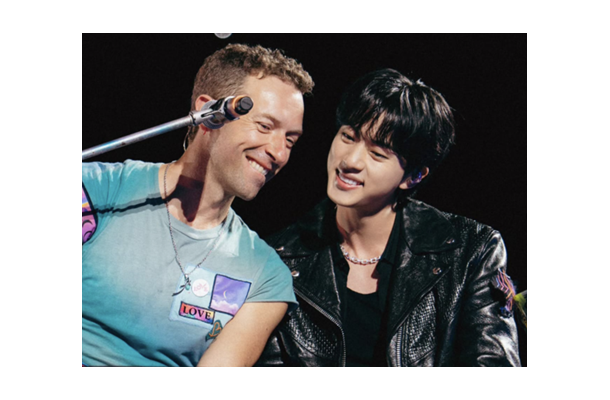 BTS・JIN、Coldplay公演にサプライズ登場、SNSでコラボが話題
