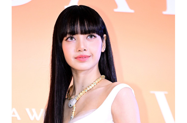 BLACKPINK・リサ、“完璧スタイル”際立つレッドボディスーツ姿も披露！「コーチェラ」2週連続で圧巻ステージ