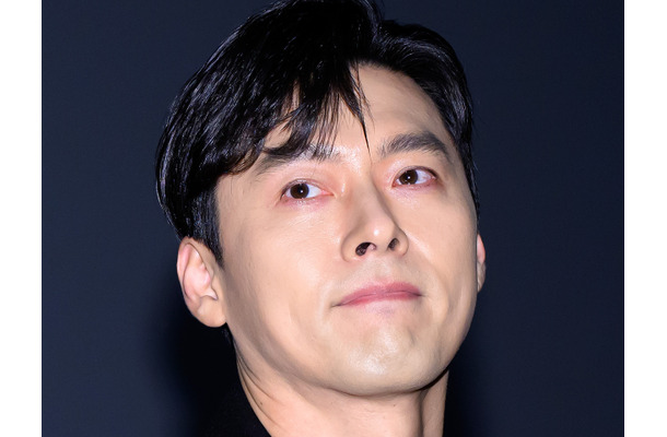 まさに“短パンの似合う40代”！『愛の不時着』俳優ヒョンビン、前髪下ろしたラフSHOTに胸キュン