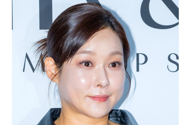 韓国未流通のブランドノベルティを転売？突然の疑惑を女性タレントが説明…業者も登場