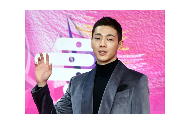本田圭佑との2ショットで話題に　過去の“いじめ”疑惑で韓国を出たジス、母国に出没