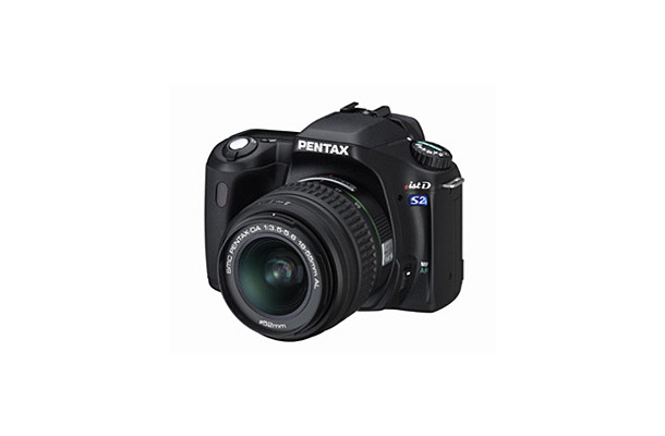 　ペンタックスは、2.5型液晶ディスプレイを搭載したレンズ交換式デジタル一眼レフカメラ「*ist DS2」を9月15日に発売する。価格はオープンで、実売予想価格はボディのみが9万円前後。