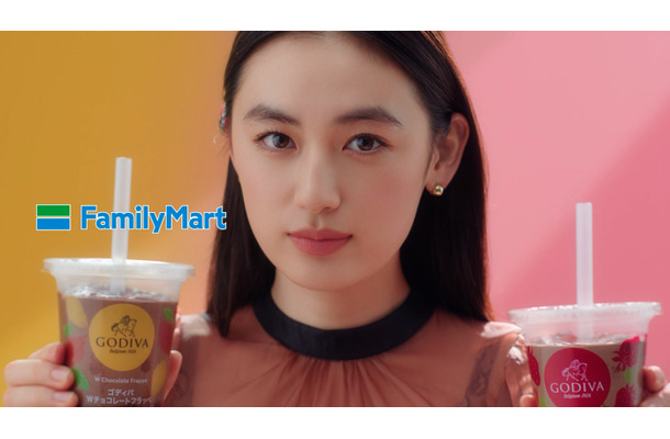 八木莉可子を起用したファミリーマートの新TVCM『ゴディバフラッペ』篇