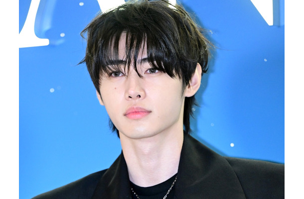 「横顔が芸術」ENHYPEN・ソンフン、どの瞬間も“絵になる”圧巻ビジュアルに視線釘付け！【PHOTO】