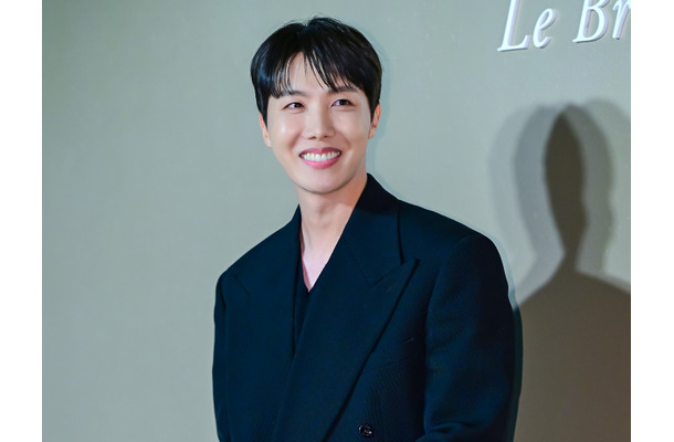 BTS・J-HOPE、日本人デザイナー手掛けるお気に入りブランドの服でインドネシアへ【独自写真】