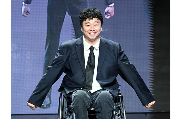 “下半身麻痺”で車椅子生活の韓国歌手、ガソリンスタンドで手伝ってもらえず激怒「商売するな」