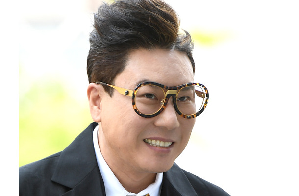 初婚は1年で終了　約7億円の借金を完済した韓国歌手（51）、年下妻とすでに婚姻届を提出していた！