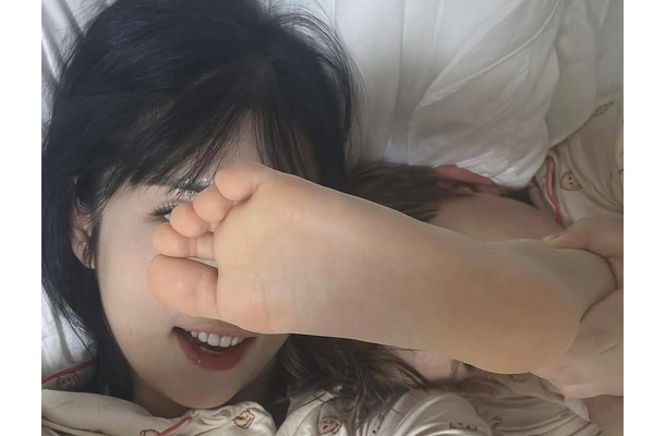 西洋男性の精子提供受け自ら“未婚母”に、韓国で活動の日本人タレントが愛息との日常を公開