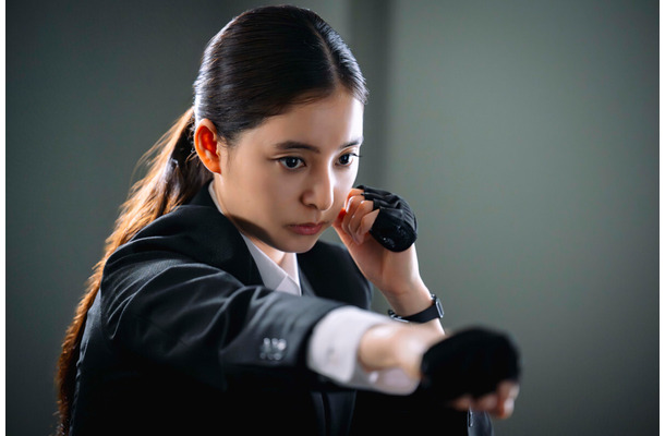 『DOPE 麻薬取締部特捜課』麻薬取締官役を演じる新木優子　（C）TBS