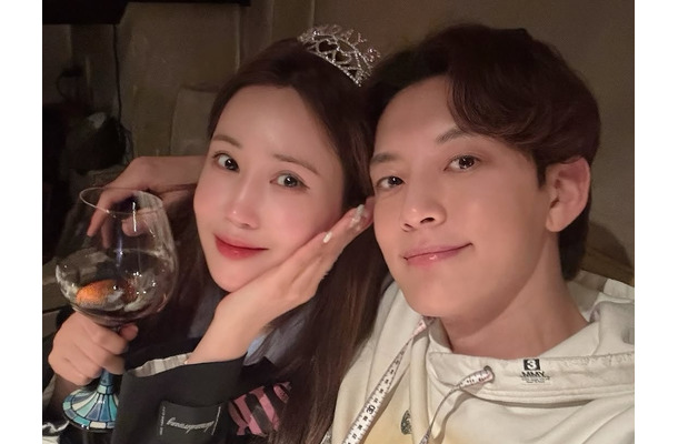 交際8年でゴールインの韓国“美男美女”夫婦、友人20人の前で熱々キス！結婚2周年の豪華パーティSHOTが話題【PHOTO】