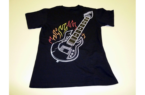 シンクギーク社の「Electronic Rock Guitar Shirt」。本当に音が出る！