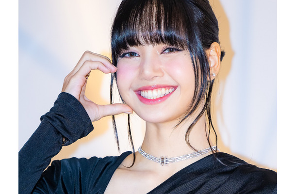 シースルー衣装から“規格外の色気”…BLACKPINK・リサが見せる「スーパースターの余裕」【PHOTO】