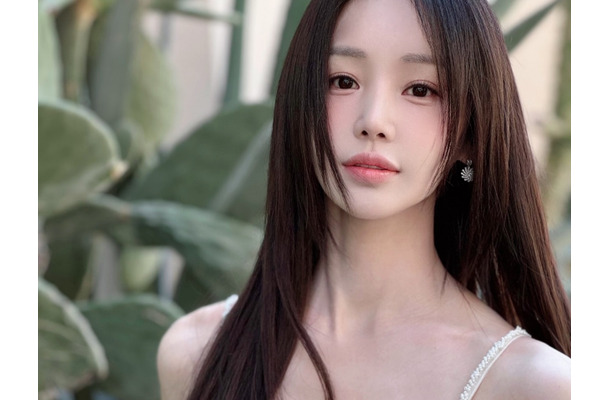 整形を告白して事務所から警告された韓国女優、“ぴたぴたドレス”でグラマラスなスタイルを披露【PHOTO】