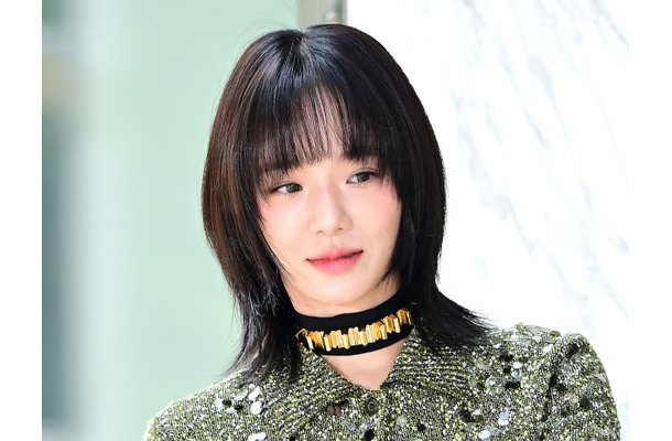 夏先取りで開放的に　『イカゲーム3』出演女優がスイムウェア×ショートパンツで魅せた“完璧美脚”