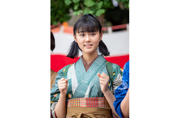 『あんぱん』朝田家の三女・朝田メイコ役を演じる原菜乃華　（C）NHK