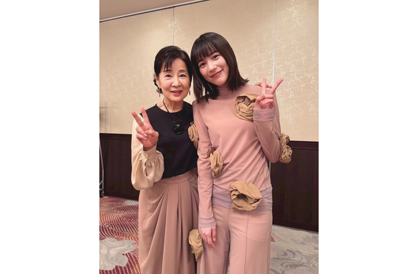 左から吉永小百合、のん（写真はのんの公式ブログから）