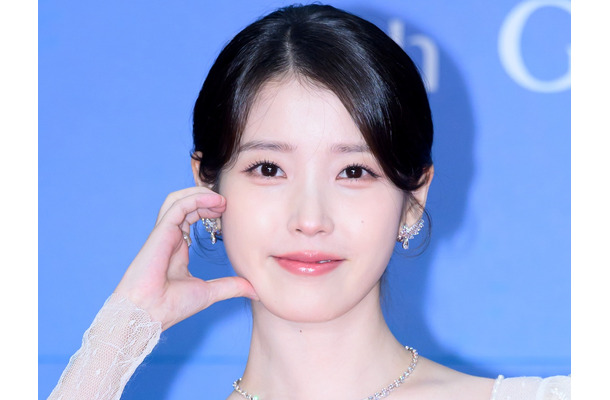 IU、32歳の誕生日に贈った、静かな愛──ファンとともに届けた2000万円の寄付