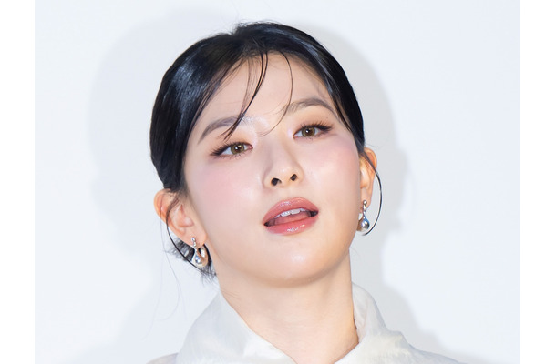 “清純×色香”の完璧バランス…Red Velvet・スルギ、「大胆衣装」でベトナム満喫！【PHOTO】