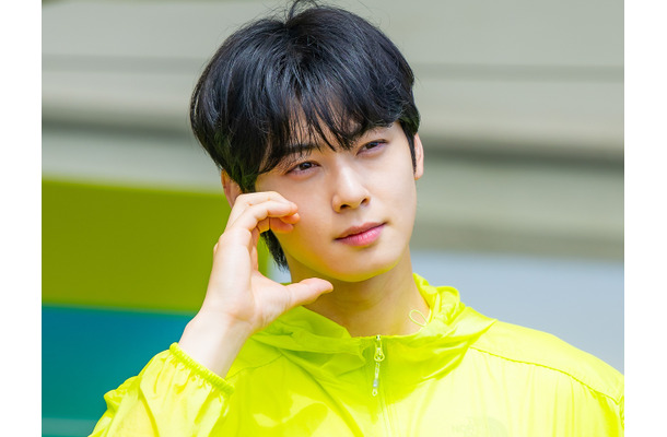 ASTRO・チャウヌ、日本の畳のうえで過ごす風情たっぷりな姿「生活圏から近すぎる」【PHOTO】
